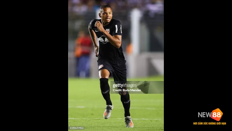 Cầu thủ của Bragantino nỗ lực giữ bóng trước sự áp đảo của Santos Cầu thủ của Bragantino nỗ lực giữ bóng trước sự áp đảo của Santos